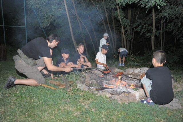 Večernje druženje uz logorsku vatru